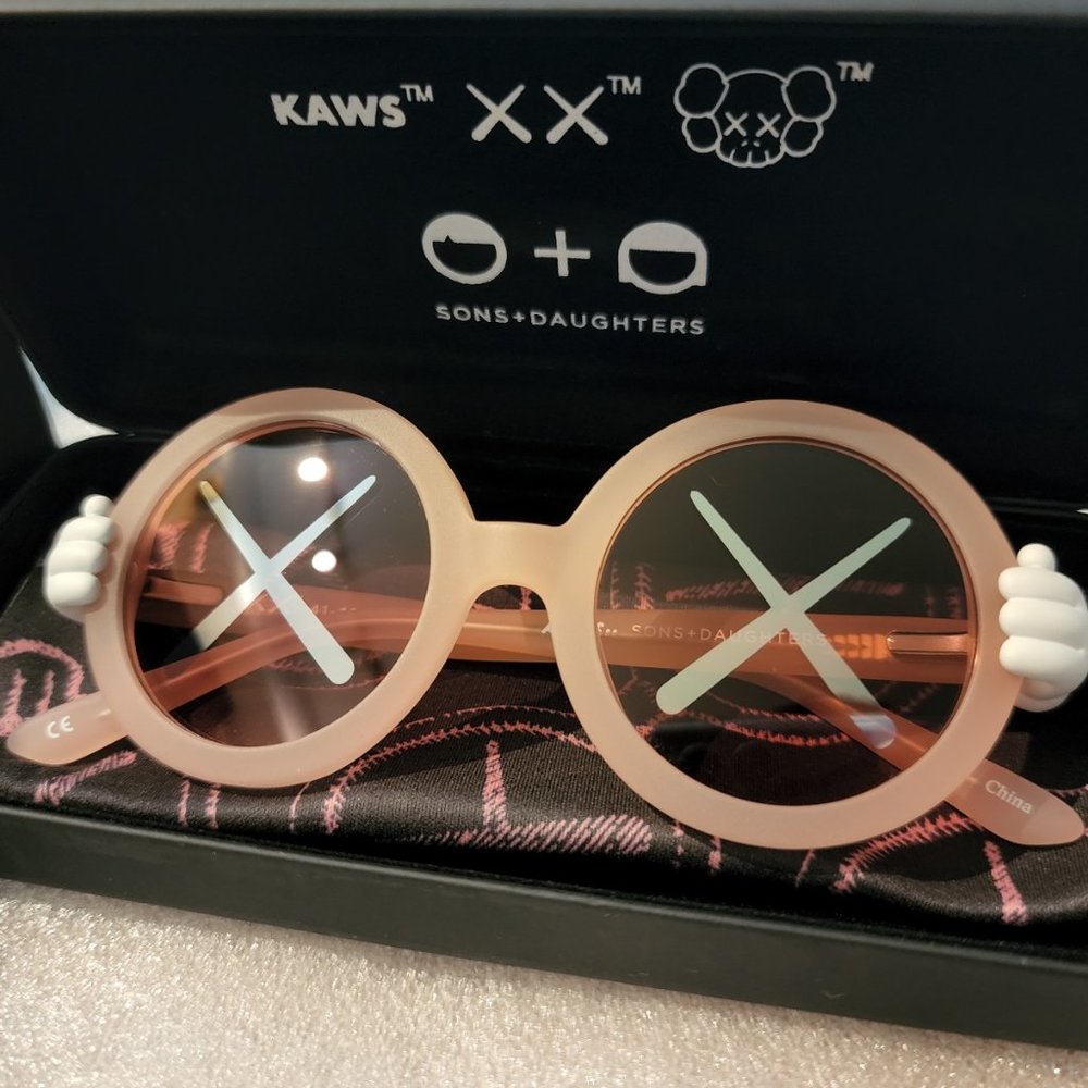 RARE * KAWS X Sons & Daughters SUNGLASSES - PINK